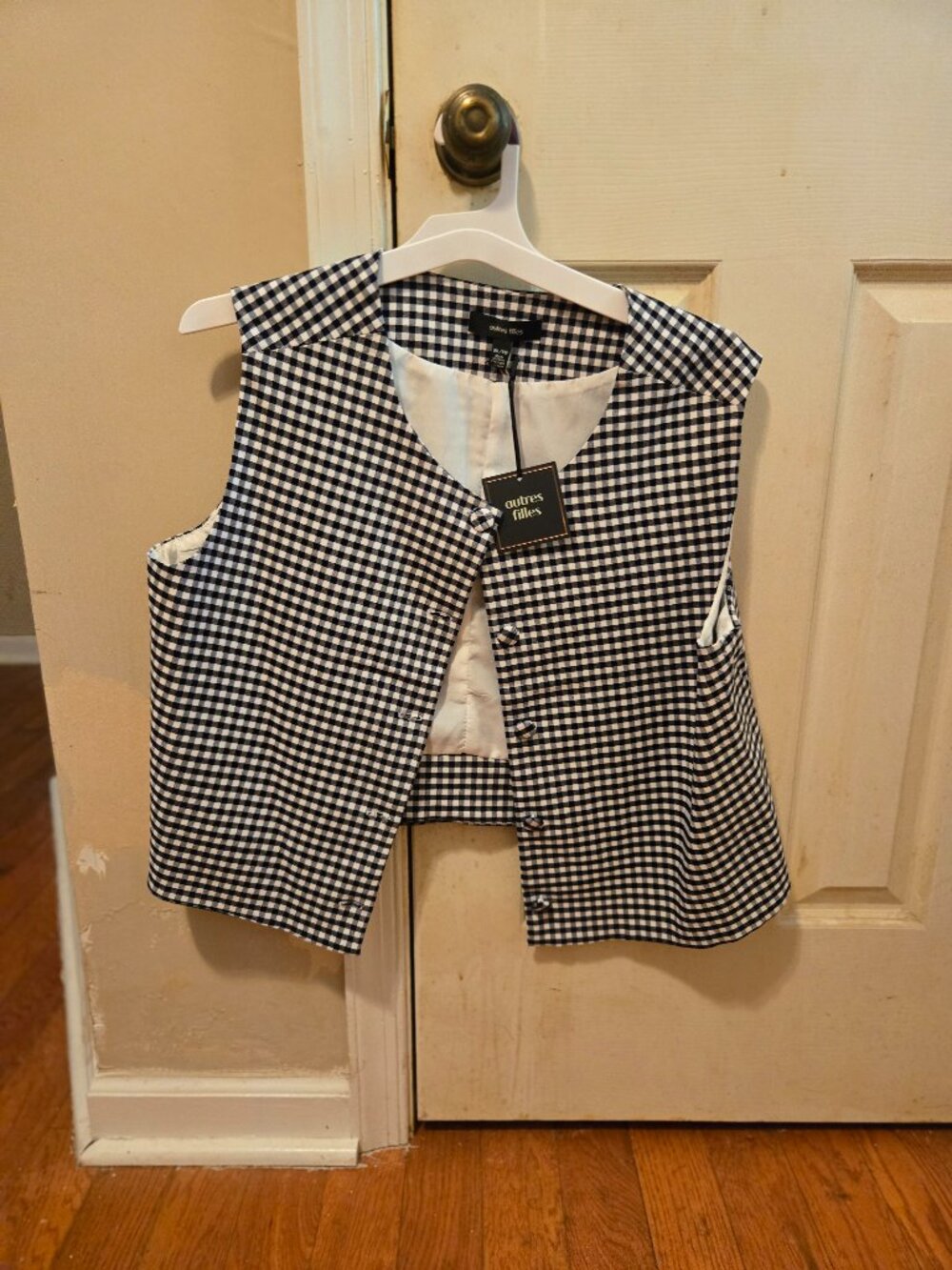 Autres Filles XL black/white check vest, very cute to dress up or down